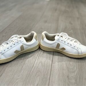 Veja URCA CWL White Butter Leather Women’s Sneakers EU37 (US 6) *MINT Condition*